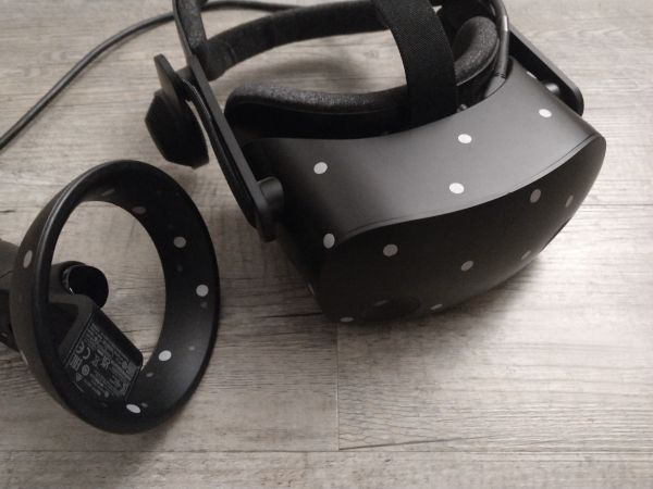 A Reverb G2 Headset and Controller, with small circular retroreflective stickers placed at multiple places on them.